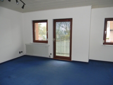 Wohnzimmer mit Ausgang zum Balkon