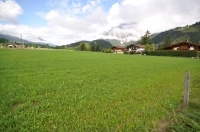 Baugrund f�r betriebliche Zwecke. Voll aufgeschlossen. Gute Lage, 8.494 m� -(teilbar ).