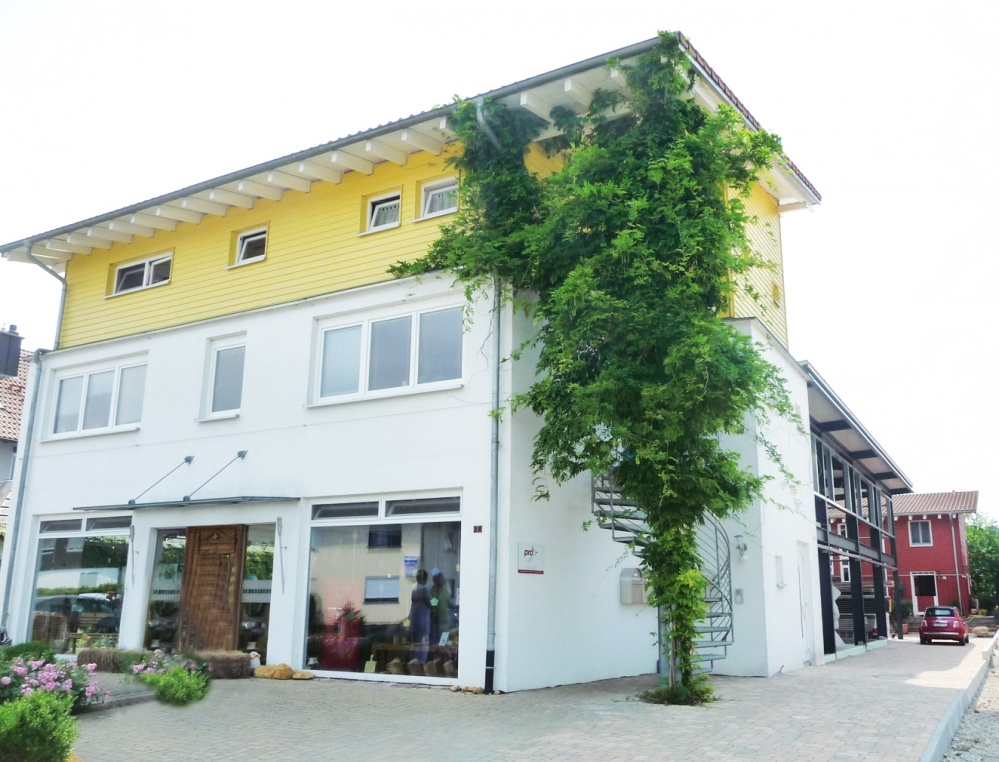 Modernes Gewerbe- und Wohnanwesen in Freiburg-Opfingen