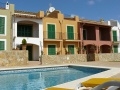 Fachada y Piscina
