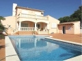 Fachada con piscina