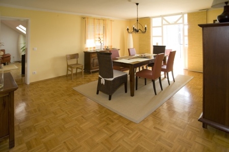 N�he EADS. Lichtdurchflutete 3 Zimmerwohnung mit Wintergarten f�r den exklusiven Geschmack.
