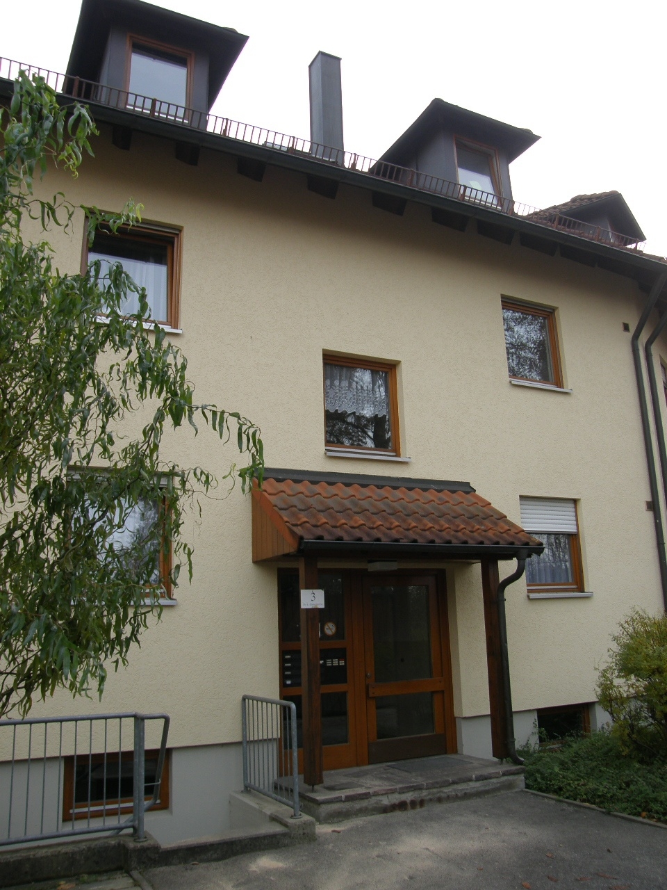 Pfaffenhofen: Schnuckelige 2 Zimmerwohnung mit Balkon zum Verlieben!
