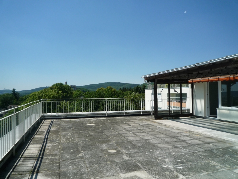 Penthaus mit traumhaftem Burgblick
+ Fahrstuhl + Fernblick + Stadtmitte
vor der Haustür