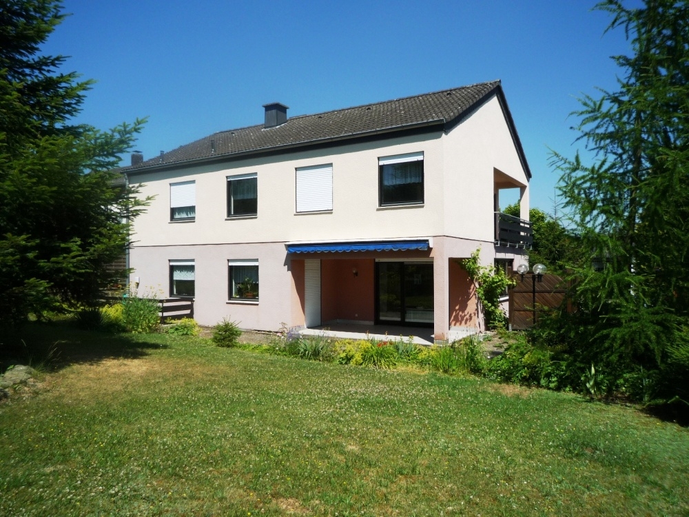 Großes Familienhaus mit schönem Garten in 1AA-Ruhelage