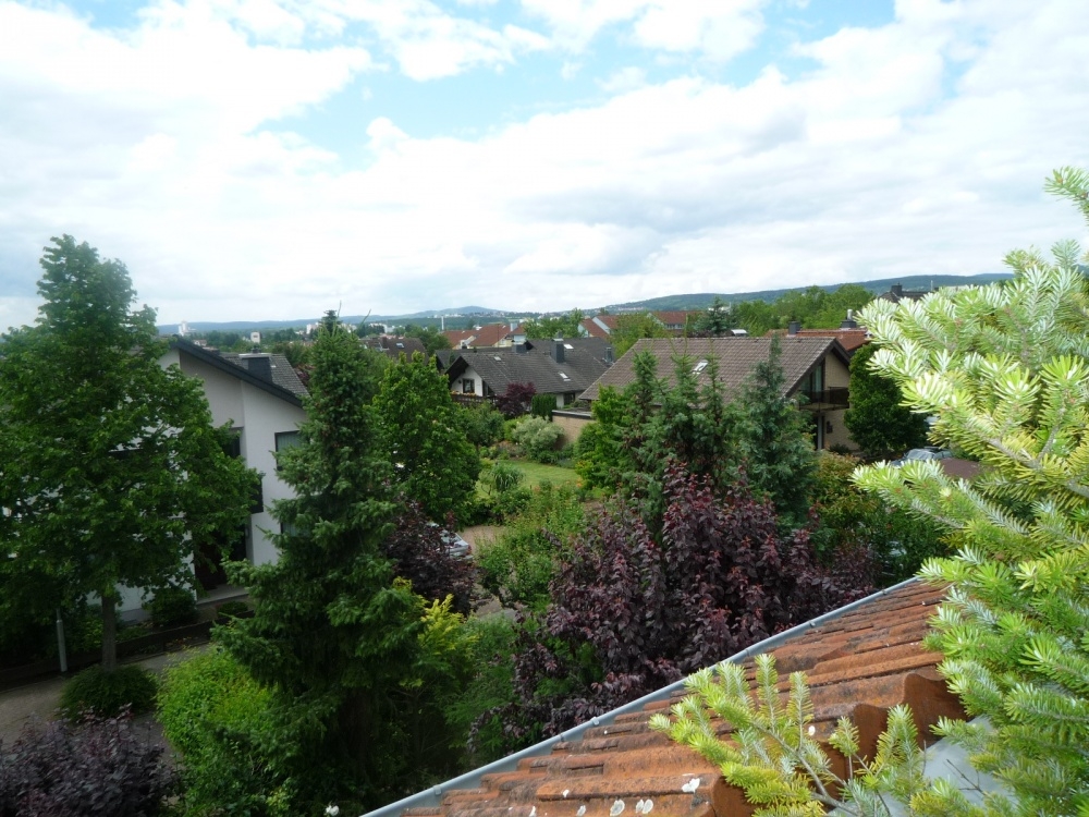 Schicke Dachwohnung in kleiner, feiner
Einheit. In 1A-Ruhelage mit Fernblick