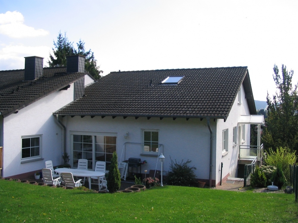 Großes EFH mit Einliegerwohnung und schönem Garten in 1A-Ruhelage