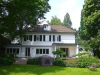Herrschaftliches  Villenanwesen  im Bauhausstil,   N�he  Bonn  International  School