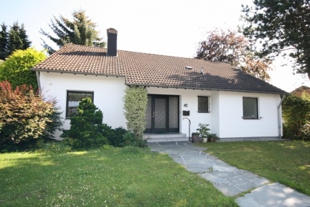 <b>+++ PREISREDUKTION +++ Bungalow f�r die gro�e Familie auf herrlichem S�d-Grundst�ck !!!</b>
