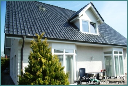 Modernes Einfamilienhaus mit sch�ner Terrasse.