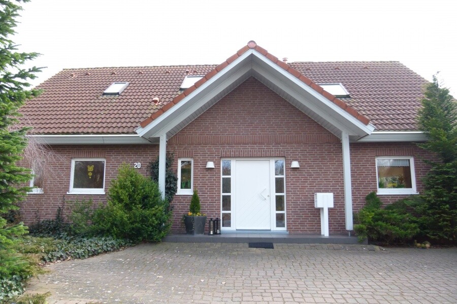 Einfamilienhaus mit 2 Wohneinheiten
+++Hier wird Wohnen zu einem einzigen Genuss+++