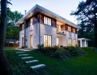 Beeindruckende Bauhausvilla mit hervorragender Ausstattung in direkter Seen�he!