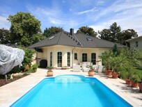 Exzellente Villa mit T�rmchen mit hochwertiger Ausstattung in direkter Seen�he!