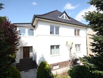 Großzügige und vielfältig nutzbare Stadtvilla von 1936 mit herrlichem Weitblick auf Felder u. Wiesen