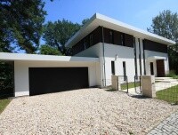 Beeindruckende Bauhausvilla mit hervorragender Ausstattung in direkter Seen�he!