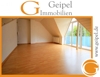 Wohnzimmer mit Balkon