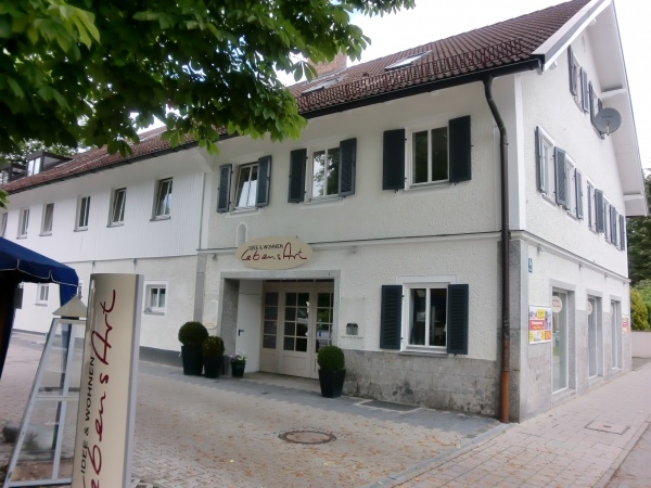 Kapitalanleger aufgepasst! Neu renoviertes Mehrfamilienhaus in ruhiger Lage Pasing!