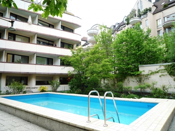 VERKAUFT:  Swimmingpool inklusive!! S��es Appartement in City-Bestlage mit beheiztem Schwimmbad!