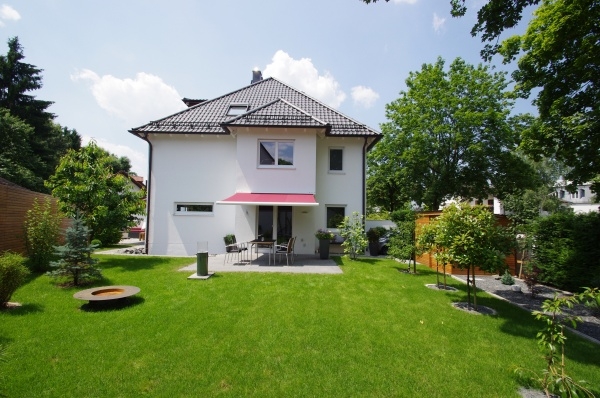 VERKAUFT ! EXKLUSIVE DOPPELHAUSH�LFTE IN OBERMENZING MIT WUNDERSCH�NEM GARTEN!