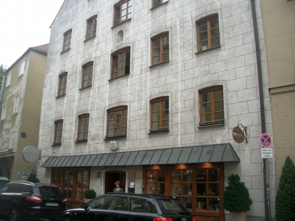 PROVISIONSFREI !!! Repräsentatives Büro in denkmalgeschützten Anwesen in bester Innenstadtlage