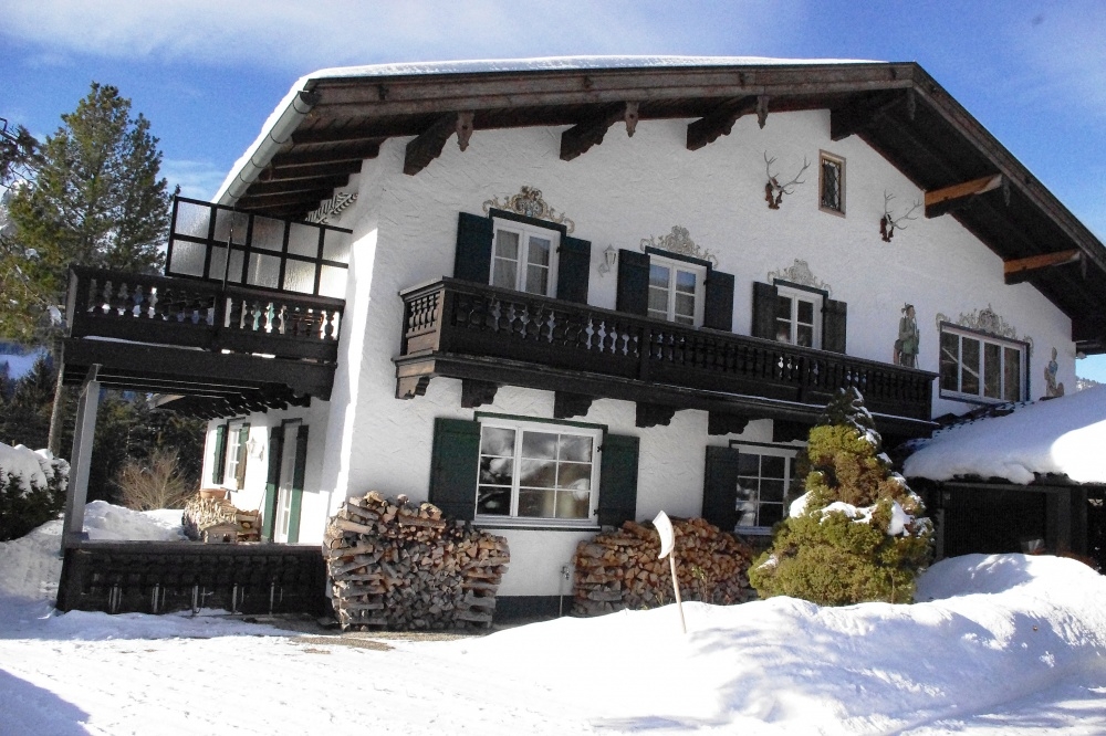 BESICHTIGUNG FR 15 Uhr !
Wohnung mit wundersch�ner Terrasse Blick in der Berge Tegernsee - Kreuth!
