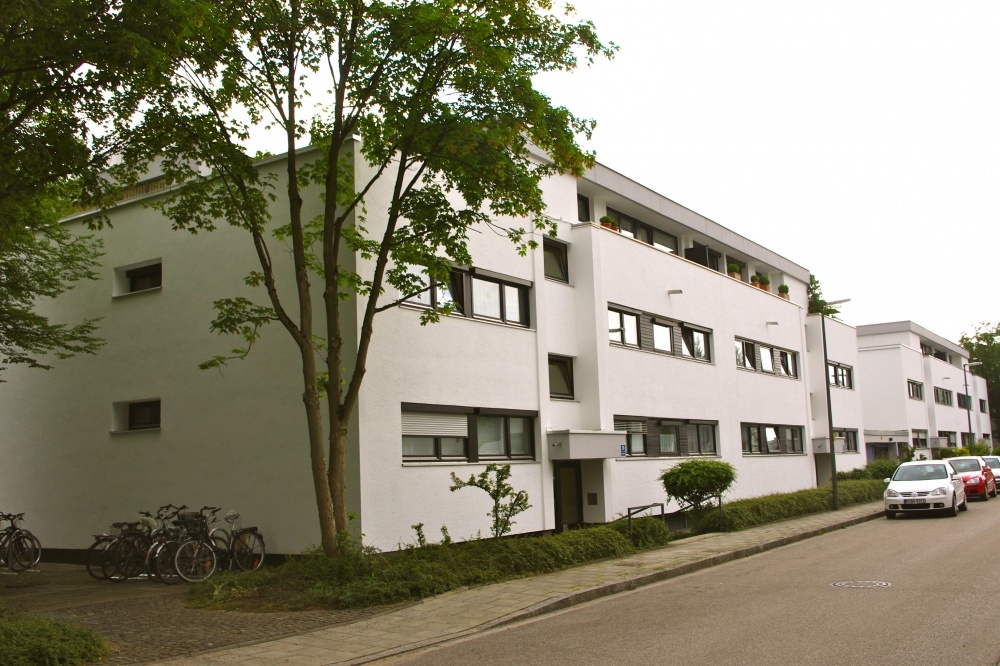 SA 11 UHR BESICHTIGUNG ! FAMILIE WILLKOMMEN ! TOPLAGE OBERMENZING MIT S�DLOGGIA UND BLICK INS GR�NE!
