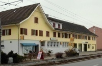 **KAPITALANLAGE - 2-Familienhaus, Restaurant mit 12 Gastezimmern, Atelier und Gewerbe**