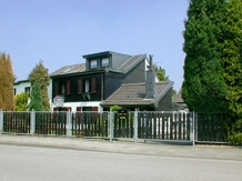 Frontansicht d. Hauses ...