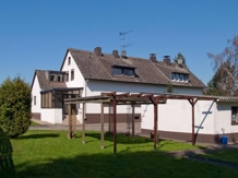 Blick zum Haus vom Garten